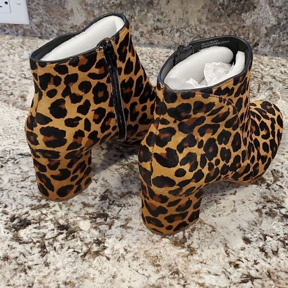 Floriann Bootie Size 9 1/2 M NWT - Picture 9 of 14